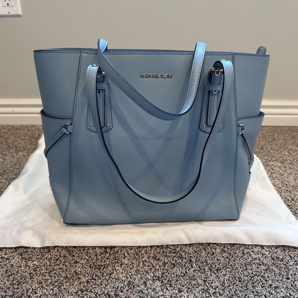 Michael Kors Voyager Tote
